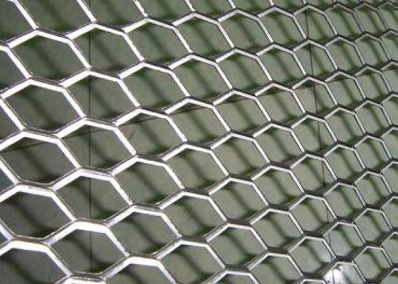 China El agujero del Rhombus amplió el grueso superficial galvanizado sumergido caliente 4m m de la malla metálica proveedor