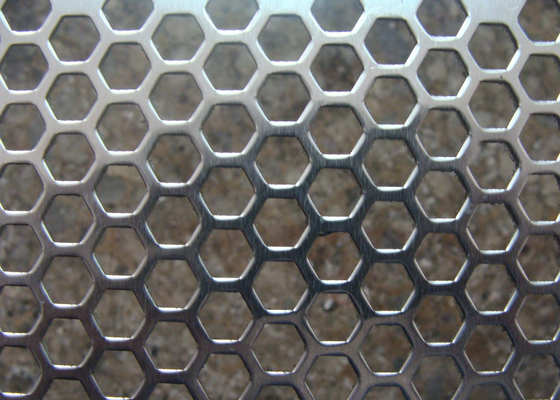 China Agujero hexagonal/redondo de la malla metálica perforada galvanizada abertura de 3m m - de 200m m proveedor