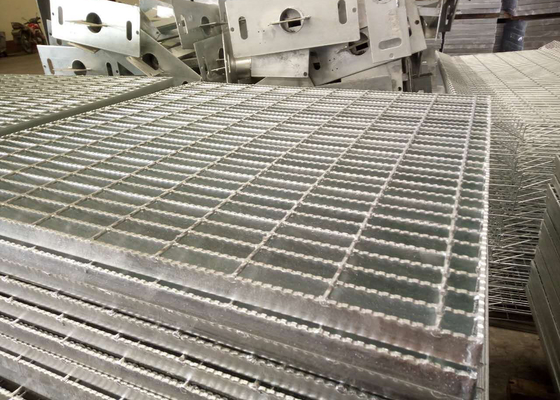 China Reja inoxidable de acero anti del piso de acero de la reja/Q235 A36 SS304 de la barra del acero suave del resbalón proveedor
