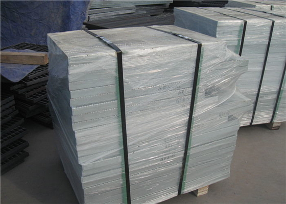 China Resbalón anti galvanizado reja del piso de rejilla de acero de la malla de la calzada de ASTM A6 proveedor