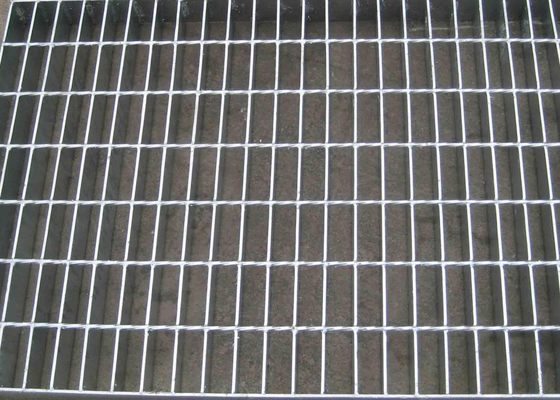 China Reja inoxidable torcida del piso de acero de la barra, rejillas industriales del piso ISO9001 proveedor