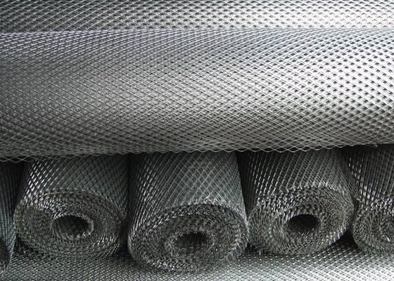 China Material ampliado deslizante anti 4.5m m - 100m m LWM del acero con poco carbono de la malla metálica proveedor