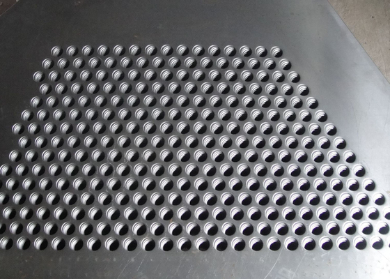 China Hoja galvanizada perforada sumergida caliente, placa de acero perforada para la pisada de escalera proveedor