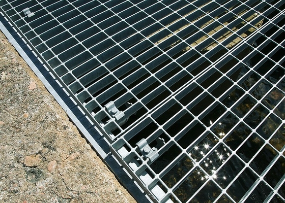 China Los clips de rejilla de acero del suelo mecanografían a B C la superficie galvanizada opcional de la inmersión caliente proveedor