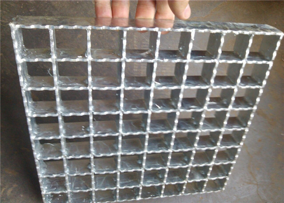 China Peso ligero superficial galvanizado reja de acero serrado laminado en caliente proveedor