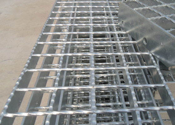China Reja de rejilla de acero serrada galvanizada del piso de acero de la plataforma de la barra plana proveedor