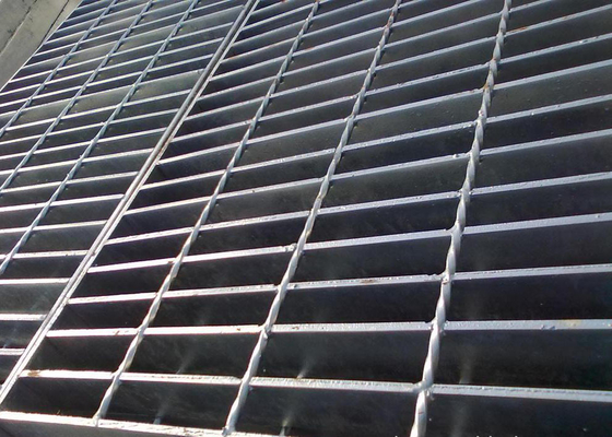 China La cubierta de acero galvanizada sumergida caliente del dren de la reja modificó 450m m para requisitos particulares proveedor