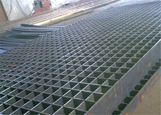 China Tipo serrado barra torcida plataforma de rejilla de acero del suelo de la rejilla del metal proveedor