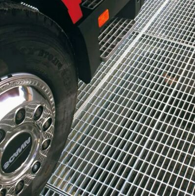 Rejas de acero galvanizado de trabajo pesado con material Q235 / Q345 / SS304 / SS316 para estacionamiento autopropulsado