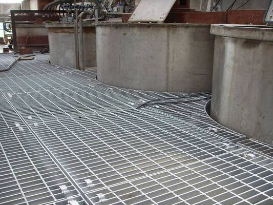 Plataforma industrial de rejilla de acero antideslizante galvanizada con tamaños personalizables