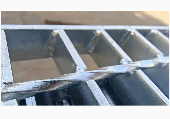 Peso por metro cuadrado de rejilla de piso de acero galvanizado por inmersión en caliente para trabajo pesado