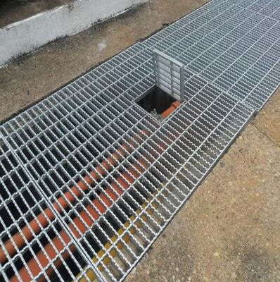 Rejas de acero galvanizado dentado con barra de rodamiento de 20x3 para drenaje de plataformas y cubiertas de zanjas