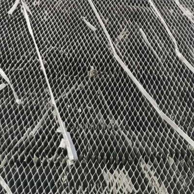 Rejillas de acero inoxidable serrilladas galvanizadas por inmersión en caliente para pasarelas y plataformas industriales