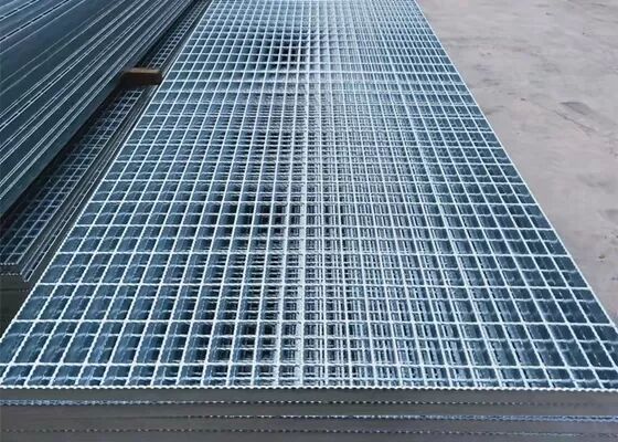 Rust-Proof Galvanized Steel Grating Platform with Serrated Non-Slip Surface for Industrial Walkways (Plataforma de rejilla de acero galvanizado a prueba de corrosión con superficie serrada no resbaladiza para calles industriales)