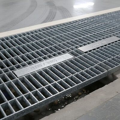 Rejas de acero galvanizado de trabajo pesado con material Q235 / Q345 / SS304 / SS316 para estacionamiento autopropulsado