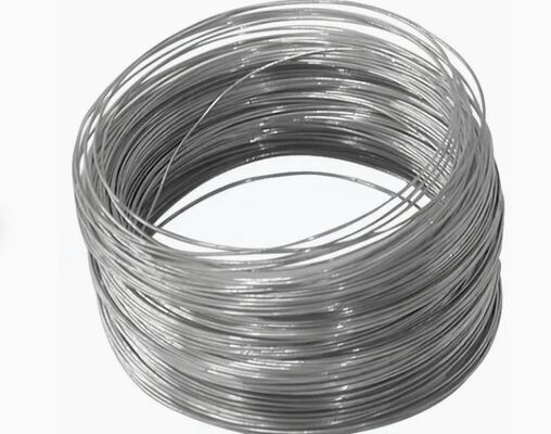Alambre de hierro galvanizado en caliente con recubrimiento de zinc de 50-150 µm para construcción y cercado fabricado con acero de bajo carbono