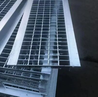 Rejilla del metal del dren del foso del acero con poco carbono Q235, cubierta de la rejilla del dren de 3 - de 10m m