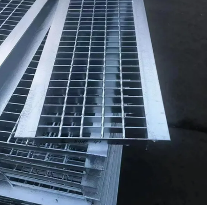 Rejas de acero galvanizado DIP caliente con barra de rodamiento de 25x5 mm y estilo dentado para pasarelas industriales