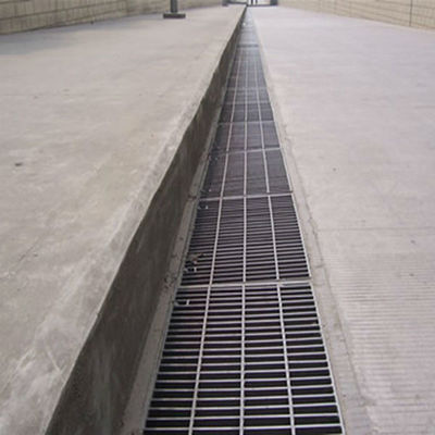 Cubierta de acero del dren de la reja del foso para solar la echada de la barra cruzada de 24 - de 200m m