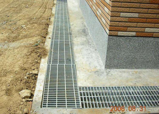 Plata/negro de rejilla de la barra del transporte de la cubierta 30 x 5 del dren de la reja del acero con poco carbono