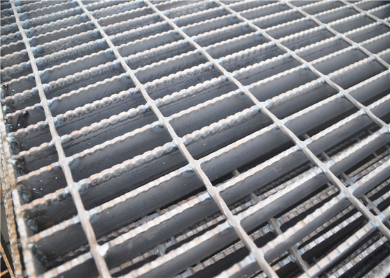 Rejilla de rejilla del metal de la barra de acero del certificado del SGS que suela 2.5-5.5m m Thicknes
