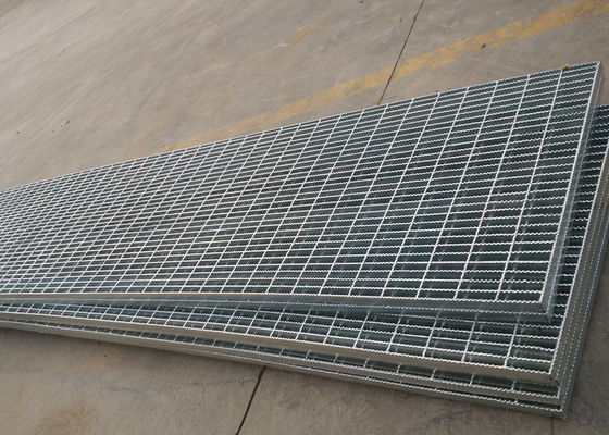 Barra galvanizada sumergida caliente de rejilla de acero de la plataforma del acero suave que ralla 25m m x 5m m