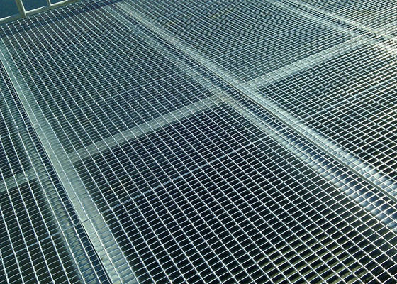 Barra soldada con autógena reja de acero llana a capital fijo de la plataforma que ralla la longitud de los 6m