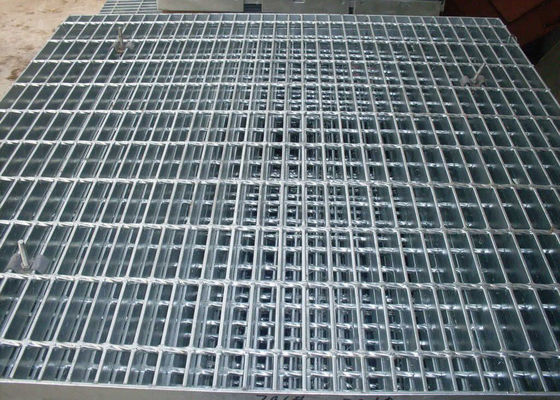 Placa de acero a cuadros superficial de plata, suelo laminado en caliente de la placa del diamante