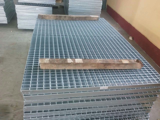 Llevando la barra 30X5 galvanizó el drenaje de acero que rallaba precio competitivo
