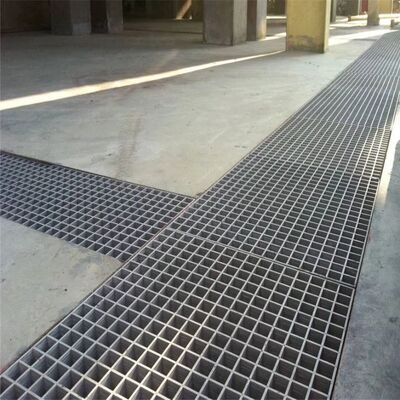 Cubierta de drenaje de rejilla de acero galvanizado con dimensiones personalizables, superficie resistente al deslizamiento y diseño abierto