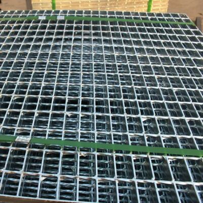 Rejas de acero galvanizado duradero de uso pesado con superficie resistente al deslizamiento para pasarelas industriales