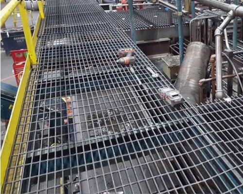 Pista de acero galvanizado para exteriores con 25 x 3 a 100 x 8 barras de rodamiento y estándar ANSI / NAAMM