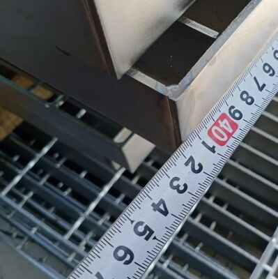 Rejilla de acero dentado galvanizado con barra portante de 25x5 mm para suelo de plataforma antideslizante