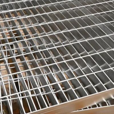 Rejilla de acero con barras dentadas tipo liso soldadas, galvanizadas en caliente, para peldaños de escaleras y proyectos de plataformas